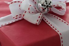 23 red and white Christmas gift packing