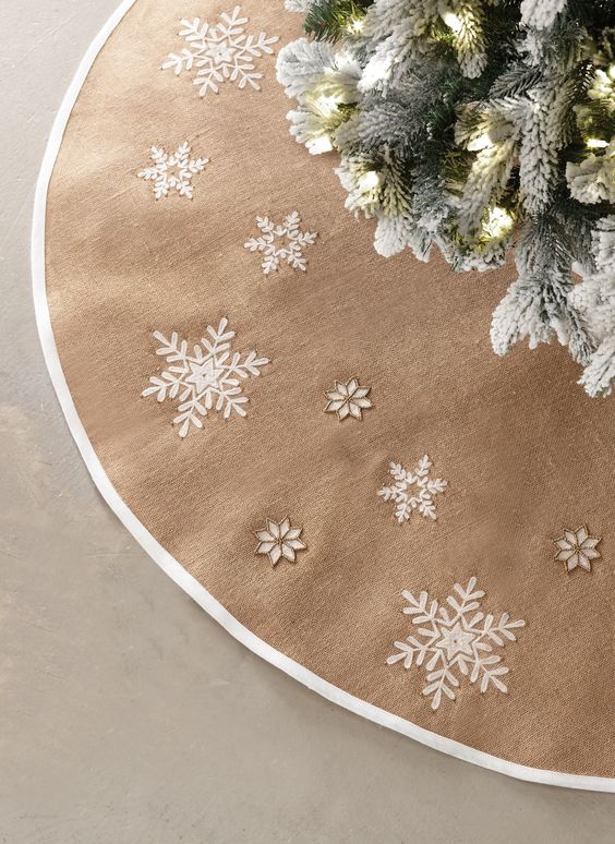 How To Cover A Christmas Tree Base 38 Ideas DigsDigs