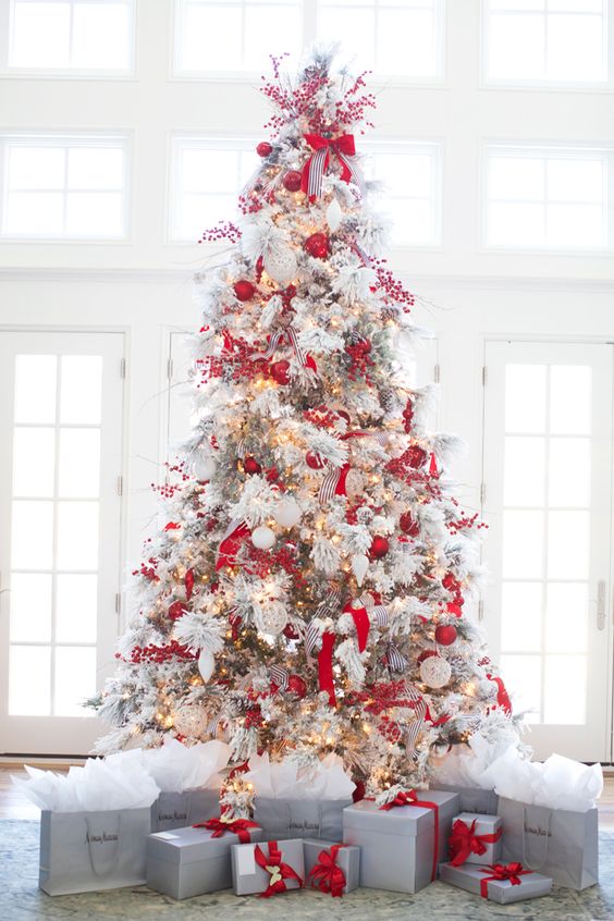 red and white Christmas tree decor is a bold solution and looks rather traditional