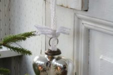 26 shabby chic heart-shaped ornament with a snowflake