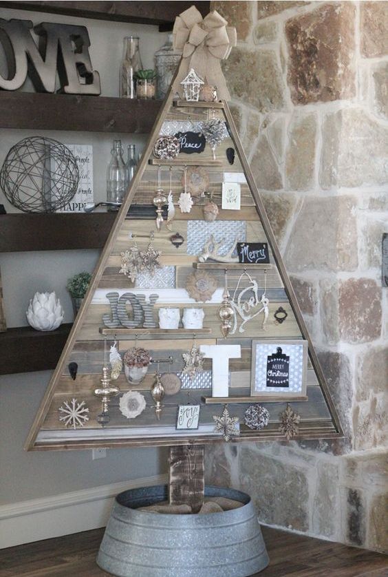 38 Reclaimed Wood Christmas Décor Ideas DigsDigs