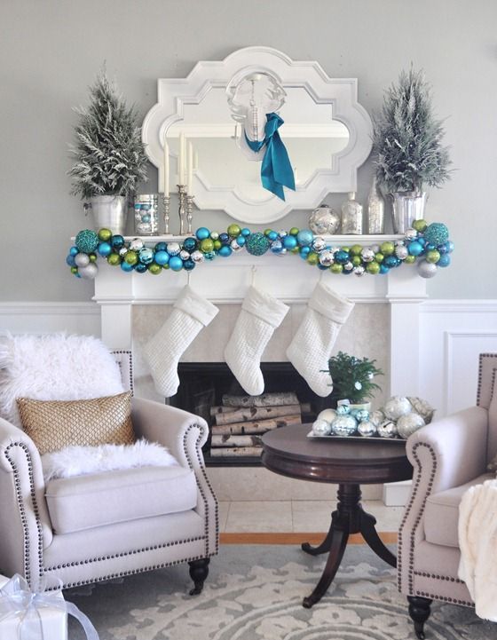 35 Frosty Blue And White Christmas Décor Ideas - DigsDigs