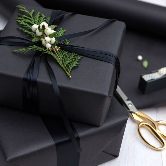 34-moody-and-dark-christmas-d-cor-ideas-digsdigs