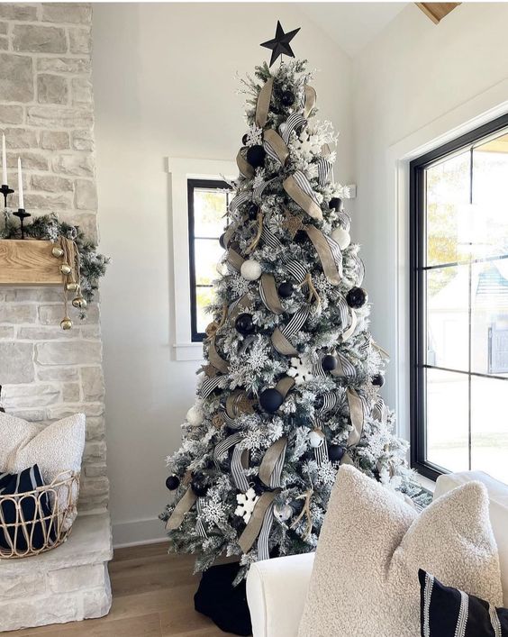 90 Modern Black And White Christmas Décor Ideas - DigsDigs