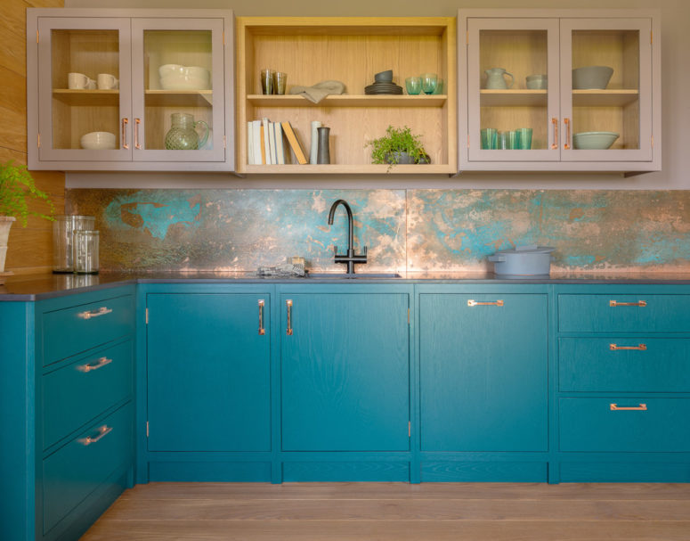 for a more interesting look you can choose metal sheets that imitates natural copper with patina (Naked Kitchens)