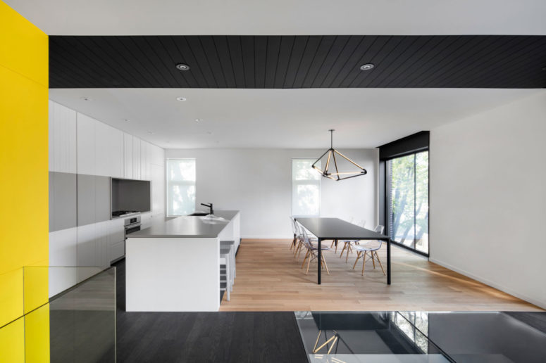 Canari House is a minimal residence for an athletic couple, and it shows how to rock bold colors in a minimalist way Canari House is a minimal residence for an athletic couple, and it shows how to rock bold colors in a minimalist way