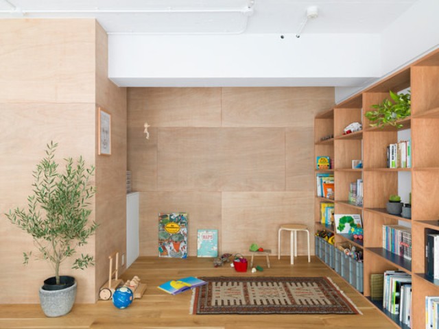 This modern Tokyo apartment was renovated by Domino Architects and the design turned out to be very functional