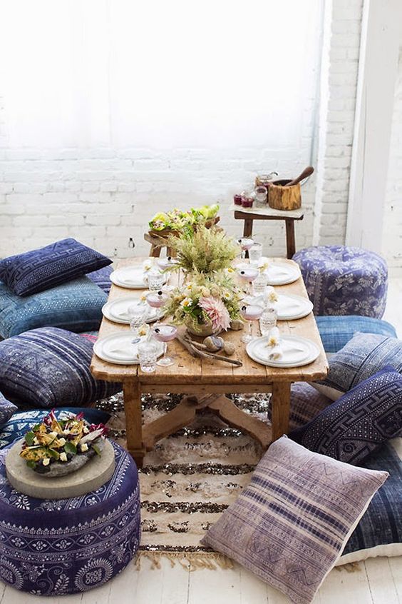 32 Indoor Picnic Table Ideas For A Relaxed Feel - DigsDigs