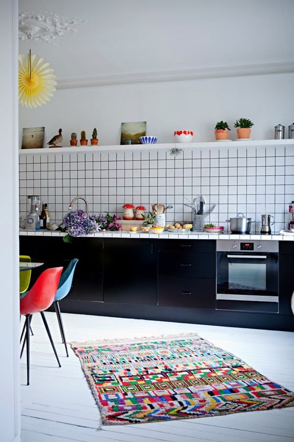 modern kitchen, grey grout makes the tiles stand out