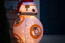 08 R2D2 lighted lawn decoration looks so cute