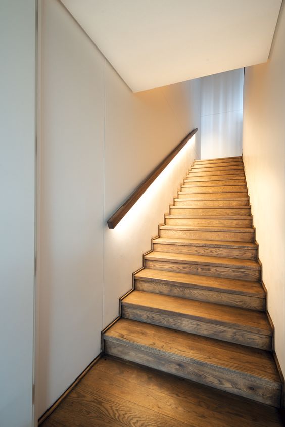 11 LED lighting under the handrail gives off a soft light