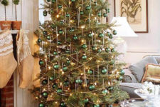 13 emerald is a traditional color, and it may be a stylish choice for a monochrome tree