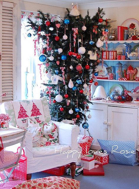 upside down Christmas tree looks really whimsical
