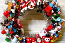 17 toyland vintage Christmas wreath