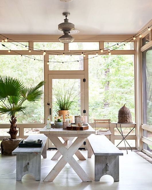 shabby whitewashed dining set make the space relaxed