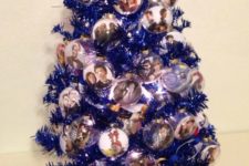37 dazzling blue Christmas tree with photo ornaments is such a fun idea