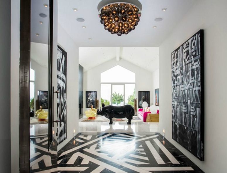This Beverly Hills home belongs to Gwen Stefani and it really reminds a lot of its owner