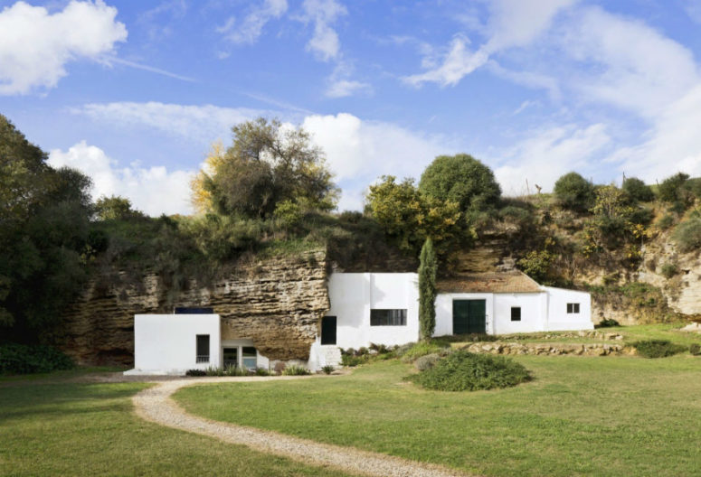 Modern Light-Filled Cave House In Cordoba Hills