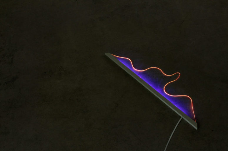 The light is composed of powder-coated aluminum, a nylon thread and ultraviolet LEDs