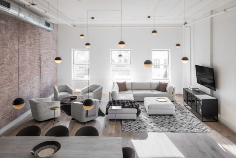 The main space is an open layout with a living space, a kitchen and a dining nook, it was a requirement of the owner The main space is an open layout with a living space, a kitchen and a dining nook, it was a requirement of the owner