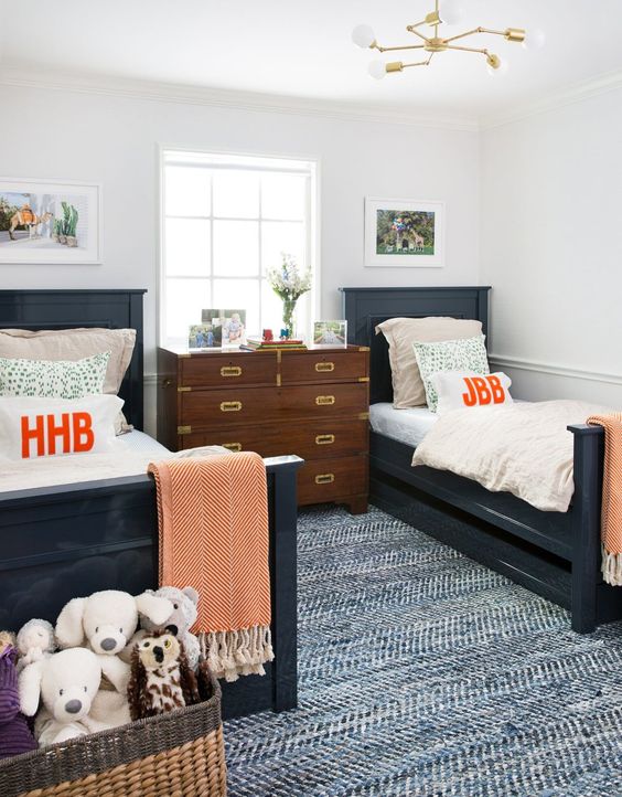 this patterned rug makes this simple room more eye-catching