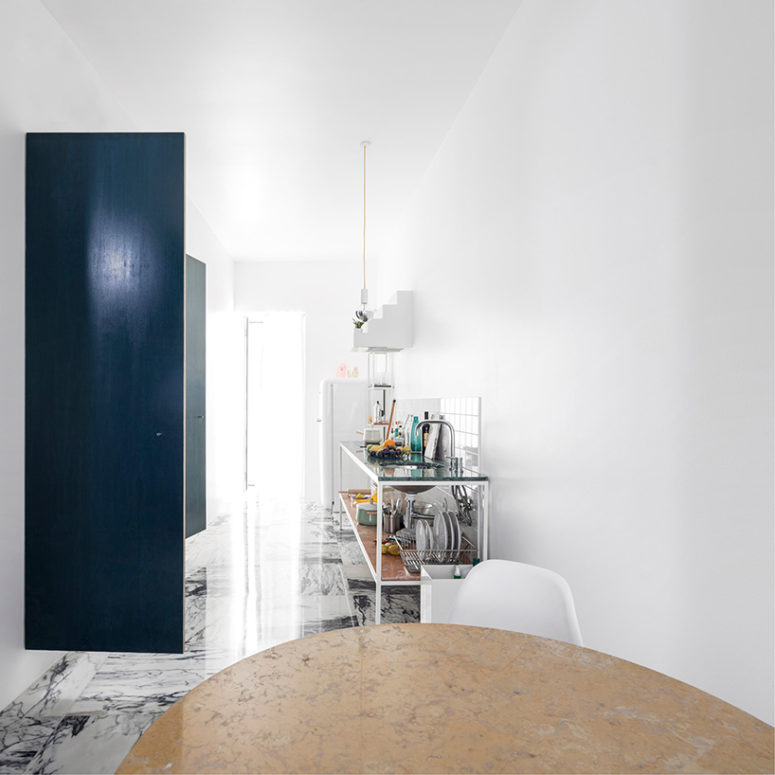 White was widely used for walls and ceilings as it reflects light, and that is important when you lack it White was widely used for walls and ceilings as it reflects light, and that is important when you lack it