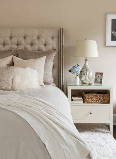 light taupe decor with adding of cream shades is a great idea for a peaceful bedroom