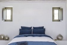 22 denim-style bedding with additions of wwhite for a seaside home