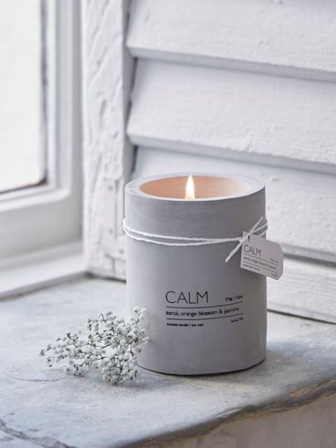 whitewashed candle holder for winter is an ideal thing