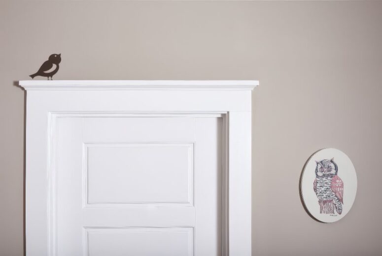 Wall decals looks good on beige walls.
