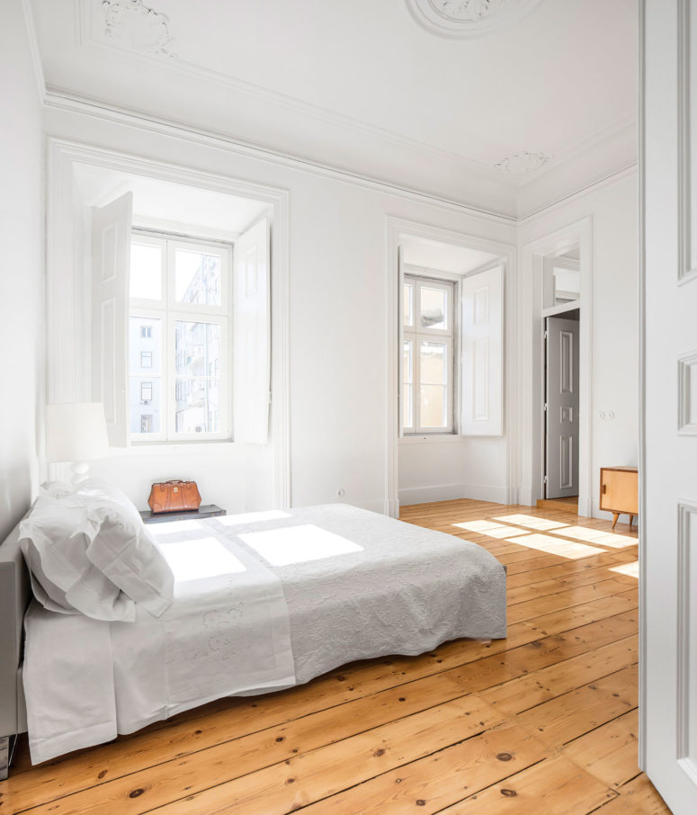 The original molding and wooden floors were restored to preserve that chic and unique personality of the space The original molding and wooden floors were restored to preserve that chic and unique personality of the space