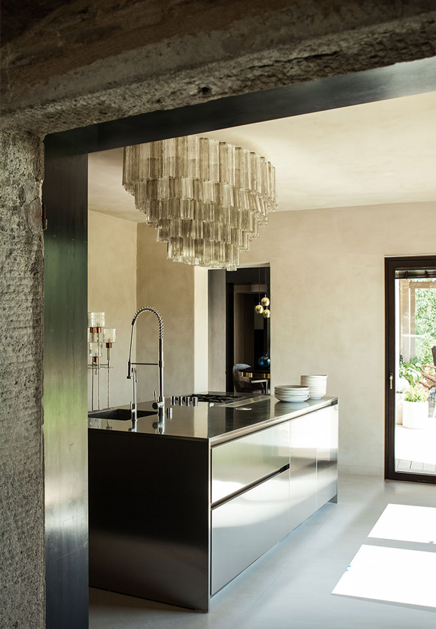 Art deco was chosen as the style for this home as both owners work in fahsion industry and like bold statements Art deco was chosen as the style for this home as both owners work in fahsion industry and like bold statements