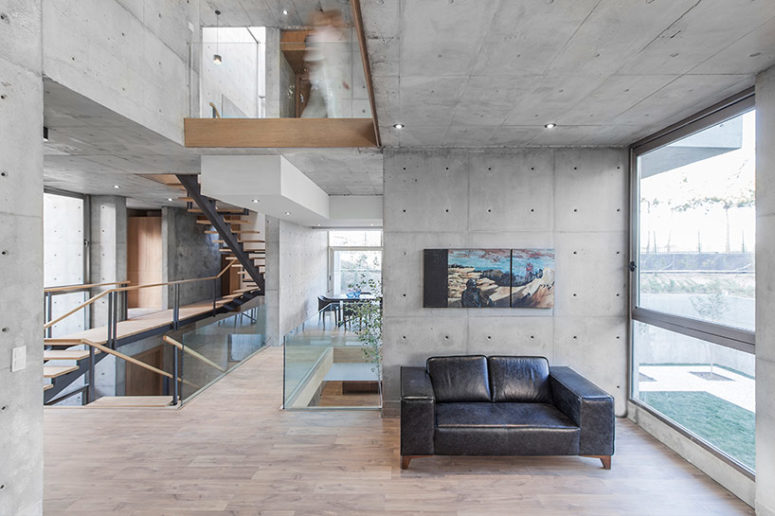 The interiors are done in industrial and modern style, they are filled with light from plantiful windows The interiors are done in industrial and modern style, they are filled with light from plantiful windows