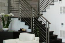 08 highlight your modern decor with simpel wrought iron railing with no pattern