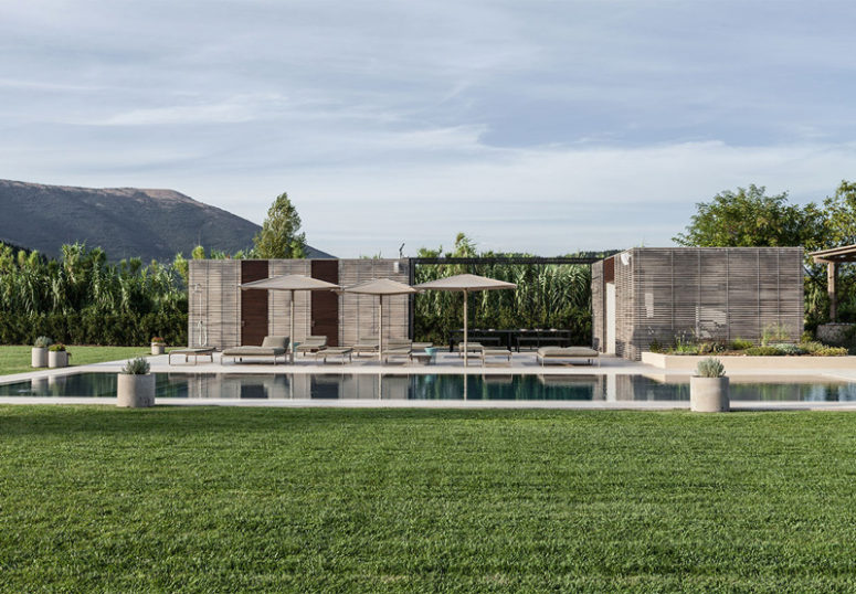outdoor pool There are several outdoor zones - a pool, a kitchen and a lounge to enjoy the beautiful outdoors