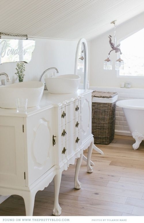 29 Vintage And Shabby Chic Vanities For Your Bathroom