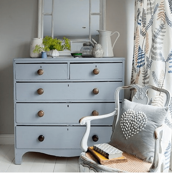 8 Reasons And 28 Examples To Use Vintage Dressers In Your Interior