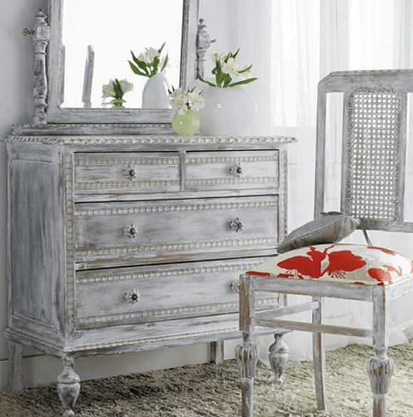 8 Reasons And 28 Examples To Use Vintage Dressers In Your Interior