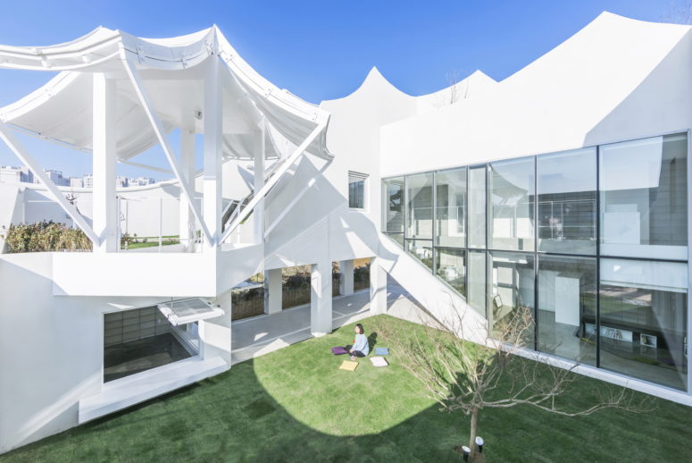 Flying House Expressing Movement In Architecture