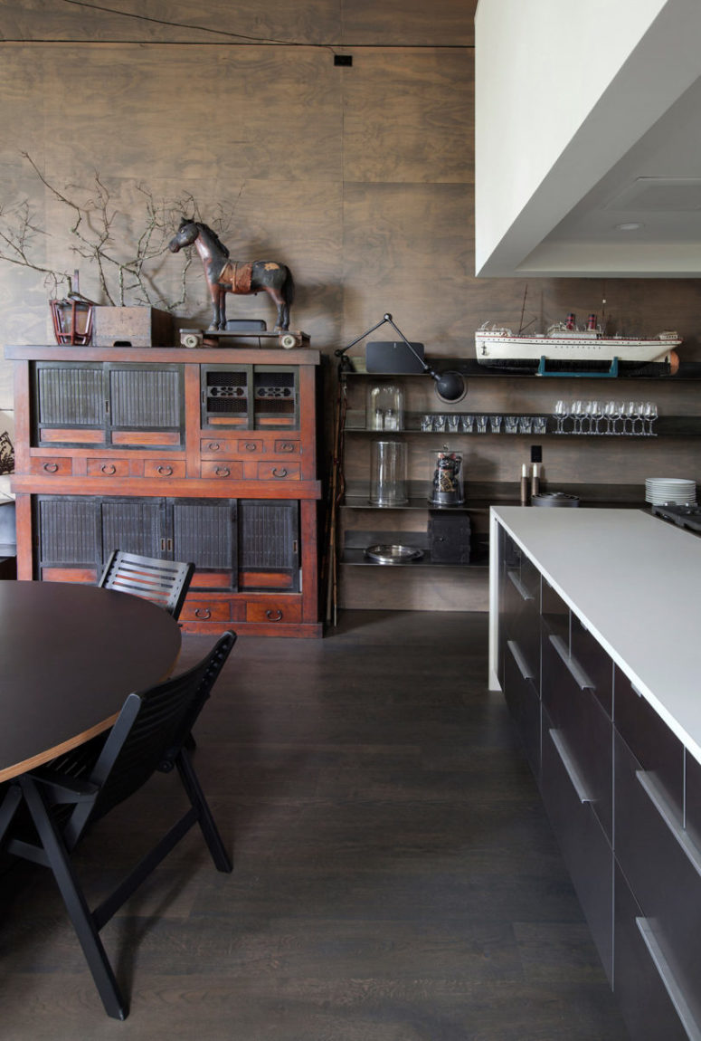 Some of the furniture pieces are flea market finds, they differ in style but give an eye catchy element Some of the furniture pieces are flea market finds, they differ in style but give an eye-catchy element