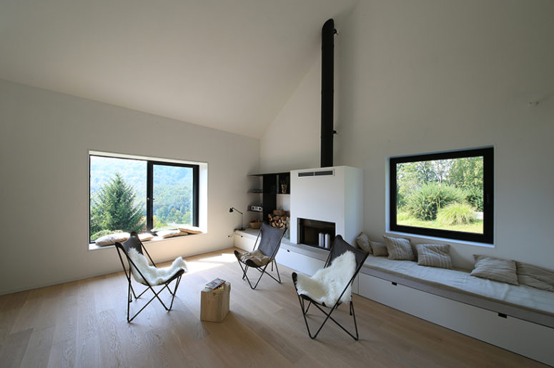There's a visual flow between interior and exterior, and I like some black elements that make interiors eye-catchy