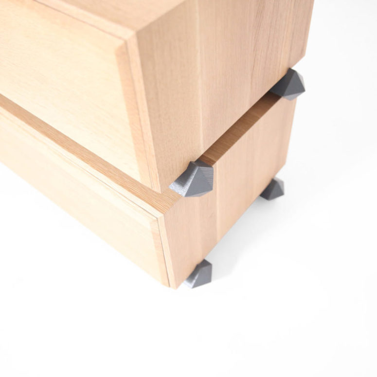 A drawer unit can be customized into a high or low one, it's up to you