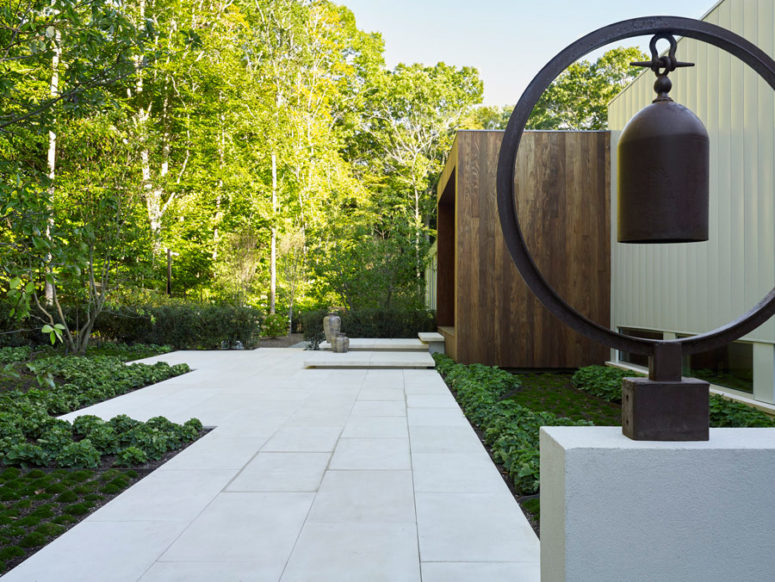 Separate volumes, greenery around and various installations create a cool image