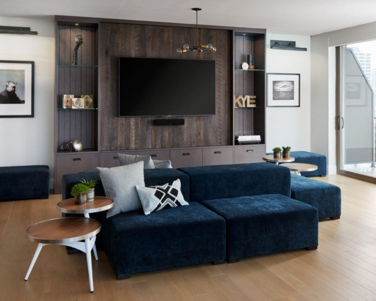 I totally love this navy velvet sofa with poufs that will accomodate all the guests, and a reclaimed wood TV unit with shelves I totally love this navy velvet sofa with poufs that will accomodate all the guests, and a reclaimed wood TV unit with shelves
