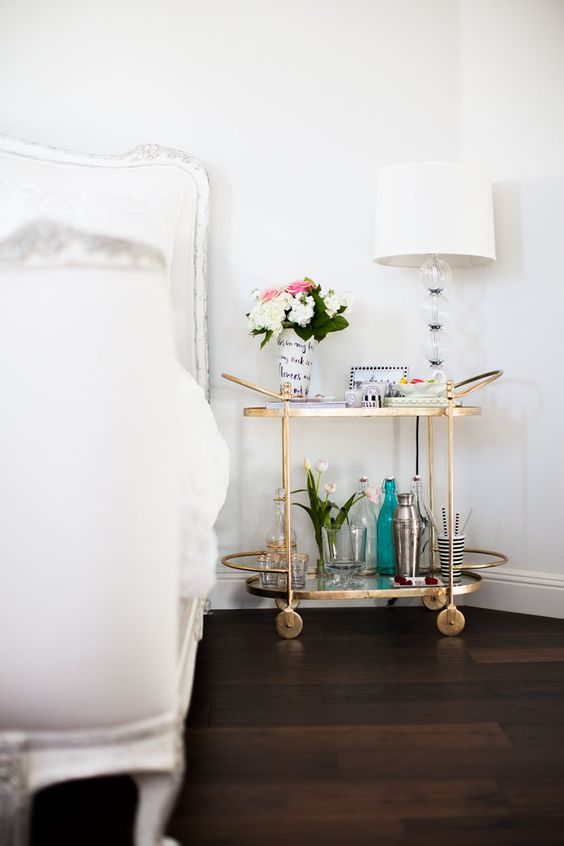32 Cute And Delicate Feminine Bedroom Furniture Ideas