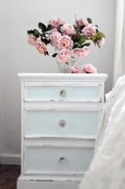 32 Cute And Delicate Feminine Bedroom Furniture Ideas Digsdigs