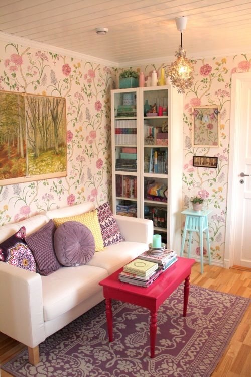 simple coffee table in hot pink is a great feminine touch