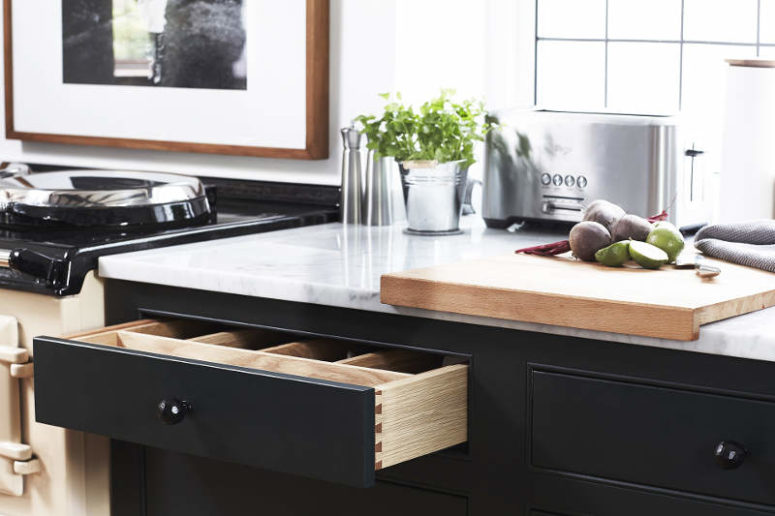 White marble gives the cabinets a chic look and makes them more modern