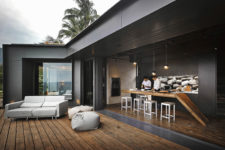 04 The kitchen is minimalist and dark and it can be opened to the outdoors easily