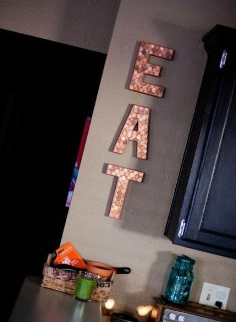 EAT sign made of wine corks can be easily DIYed